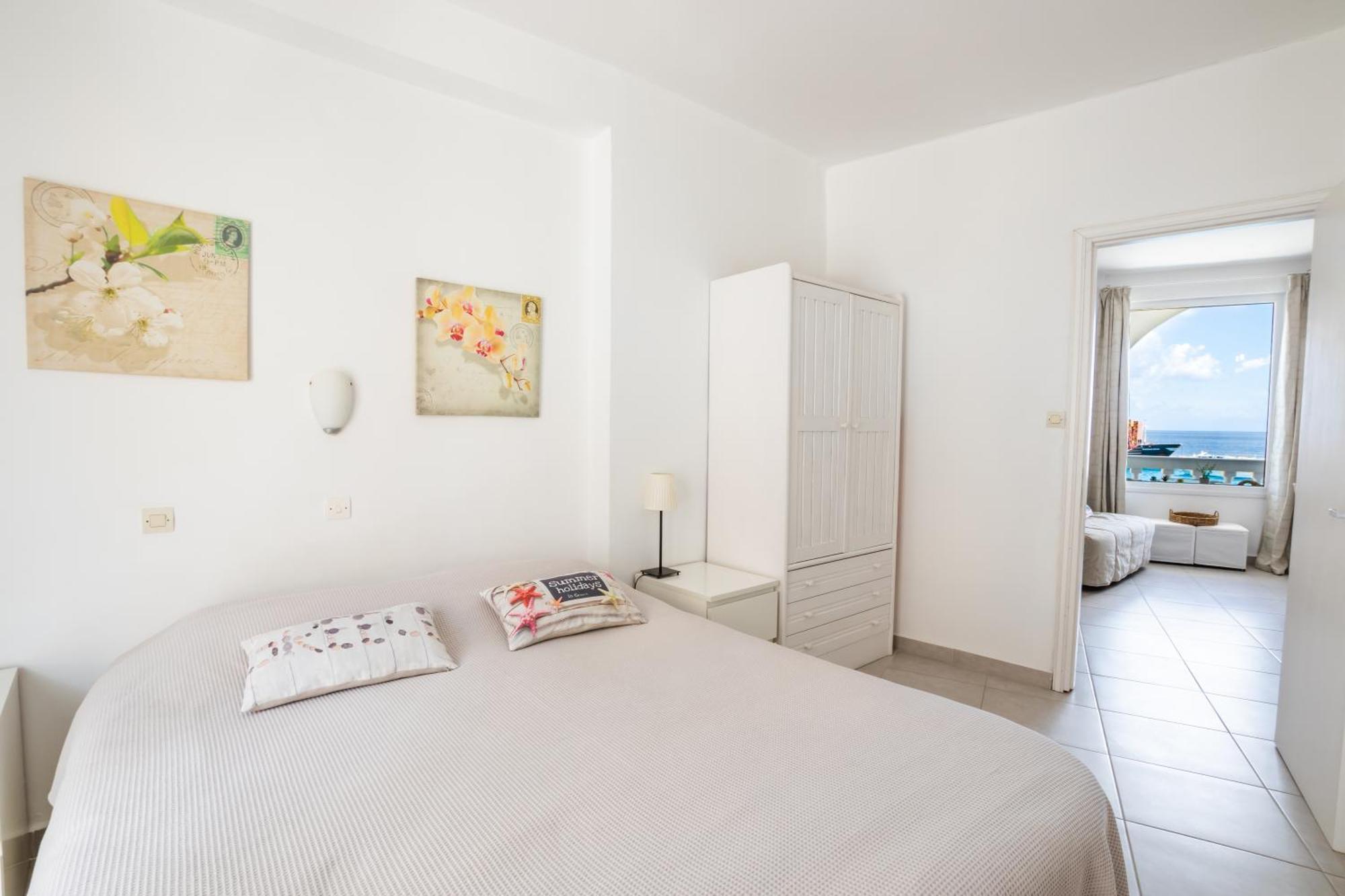 Mimis & Connie 1 Apartment Karpathos Bagian luar foto