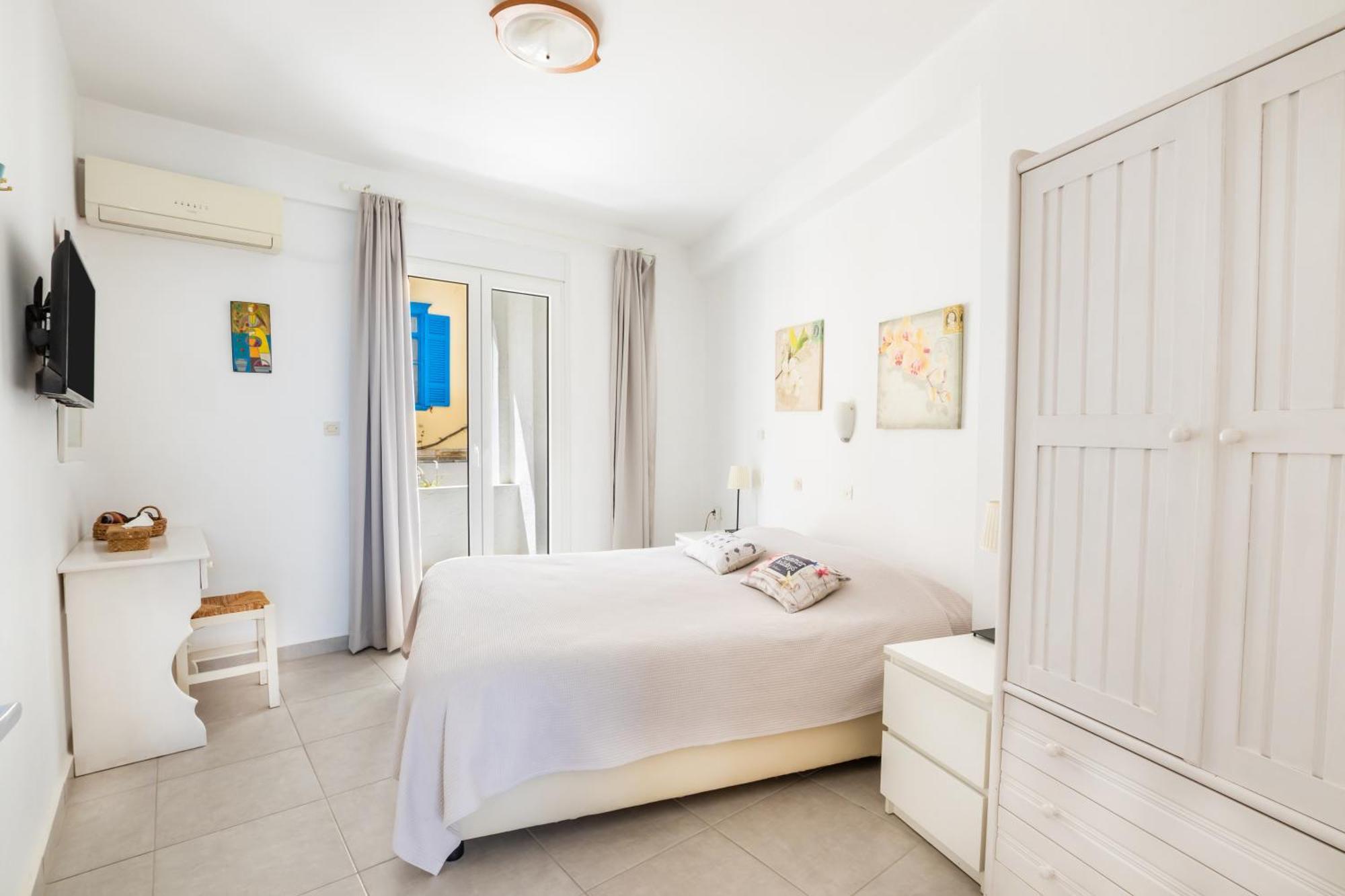 Mimis & Connie 1 Apartment Karpathos Bagian luar foto